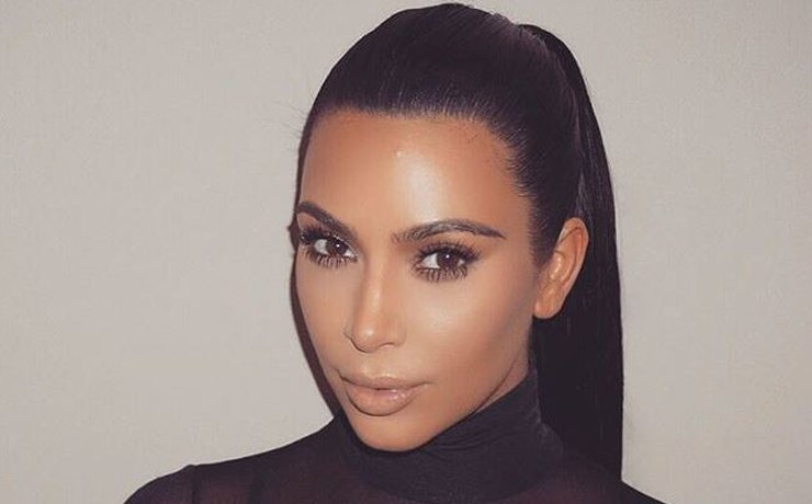 Ким Кардашьяны төгс хөхны нууц скоч гэнэ